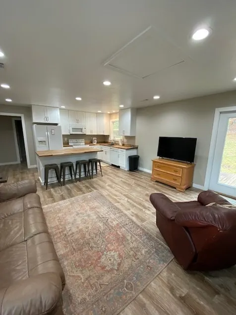 NEWLY Remodeled Private home - Image 1