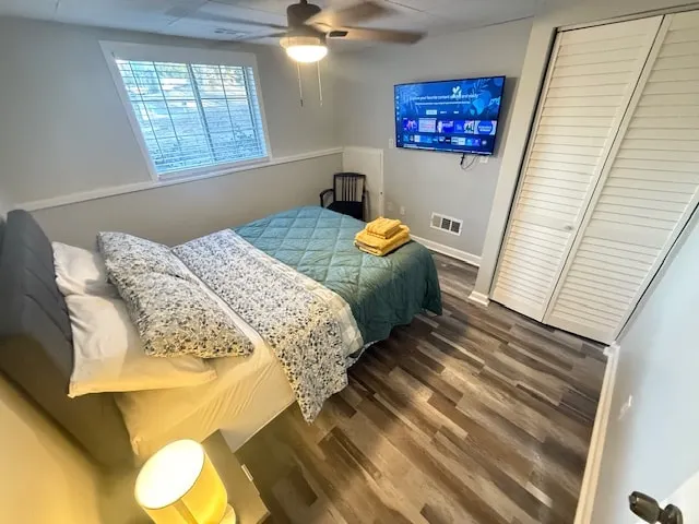 Private suite, W/D, 2BR, own entry, 3 cars, ATL - Image 1