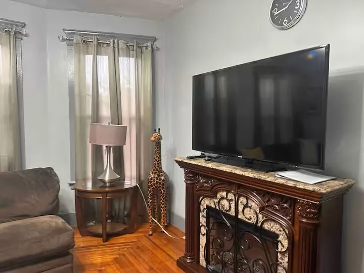 2br/1ba - Apartment west of Yale - Image 1