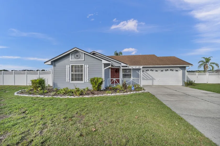 Rose's Lakeview - Image 1