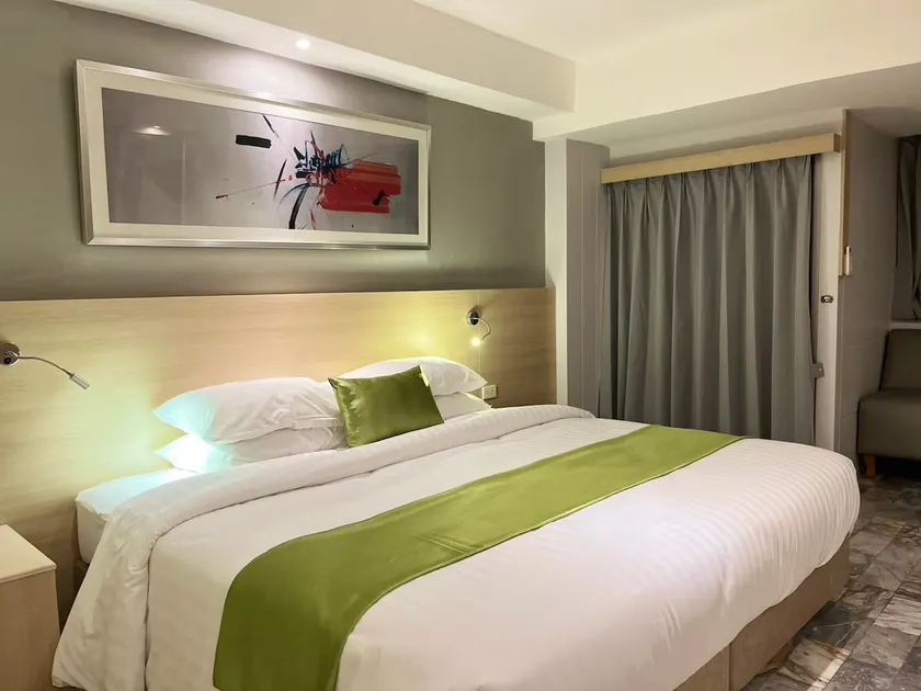 iCheck inn Thapra - Image 1