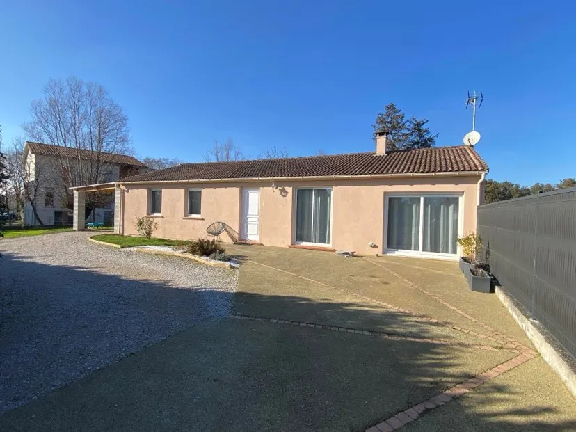Comfortable house with remote working space - Image 1