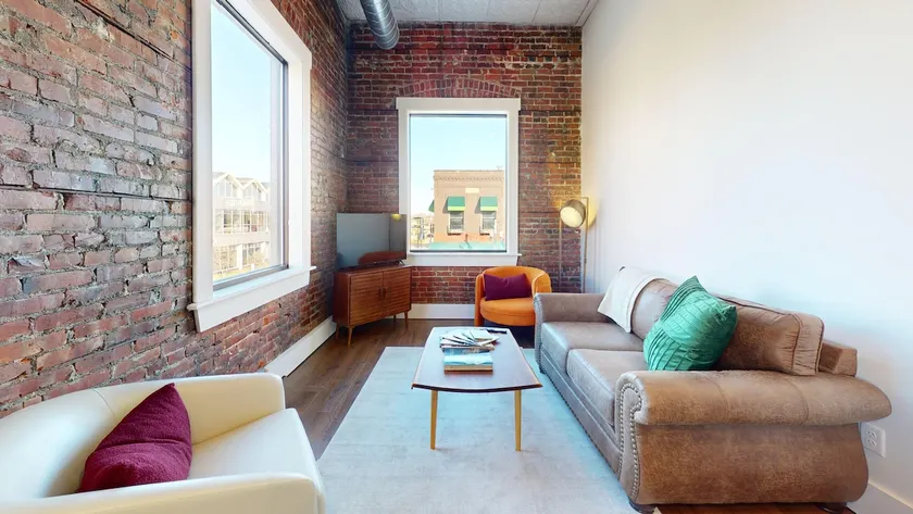Panoramic Downtown 2-Bedroom - Image 1