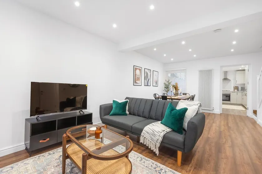 Stunning 3bed 30 mins to London & H Potter Studios - Image 1