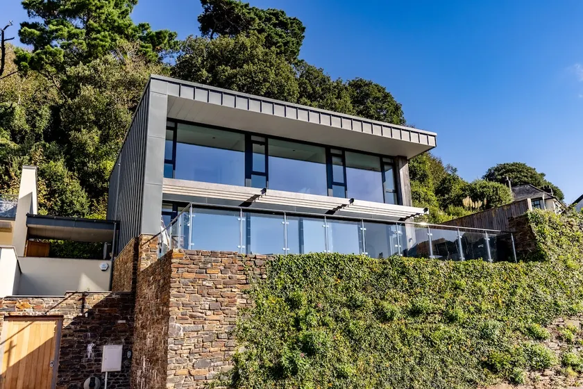 Harbour Edge, stylish waterside home - Image 1