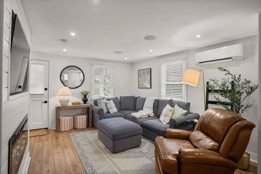 * Inviting Escape Bursting w/ Elegance & Style * - Image 1