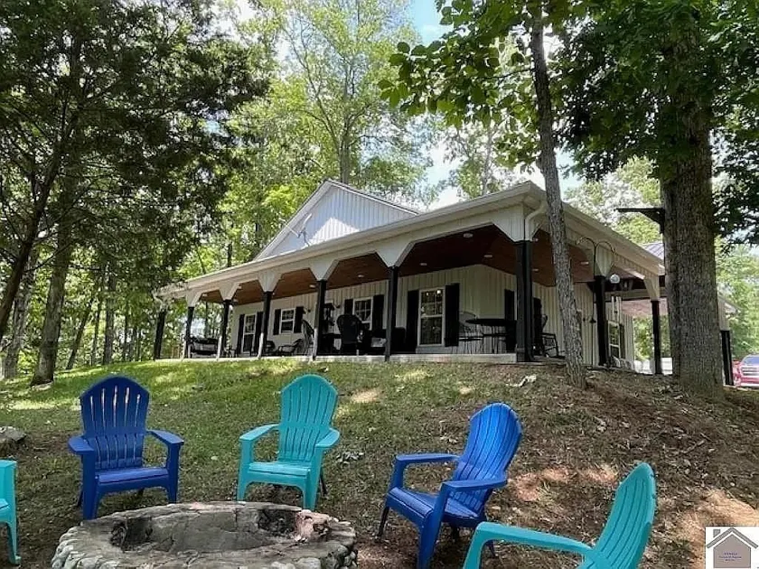 Lakeside Retreat on Lake Barkley - Image 1