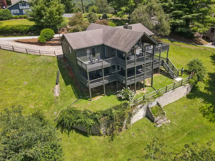 Hilltop Cottage with Hot Tub in Sky Valley, Ga - Image 1
