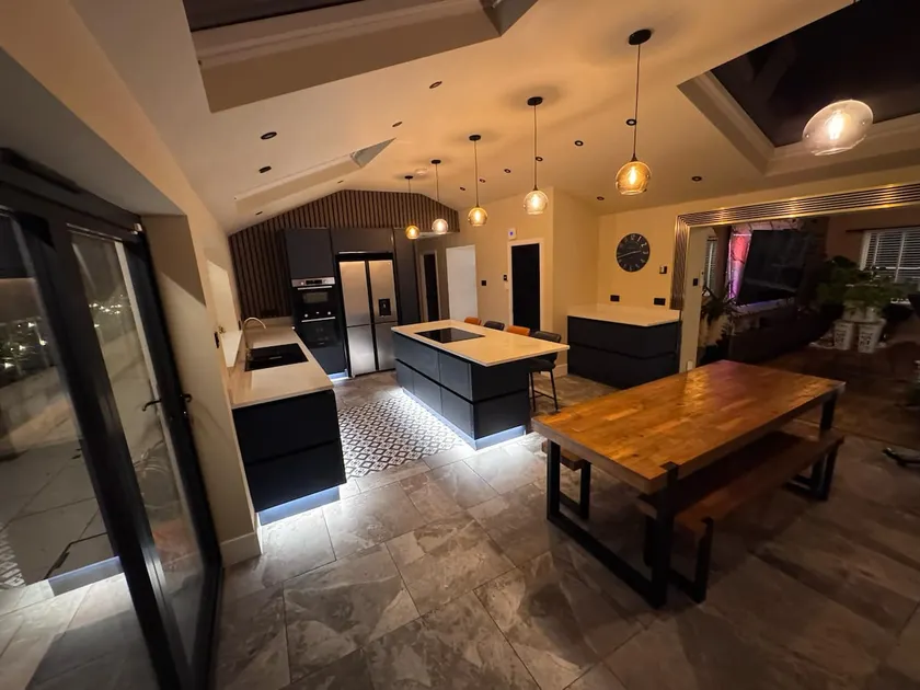 The Bungalow by The Garden Spa Stays, 4 bed, Sauna - Hot Tub - Ice Bath - Image 1