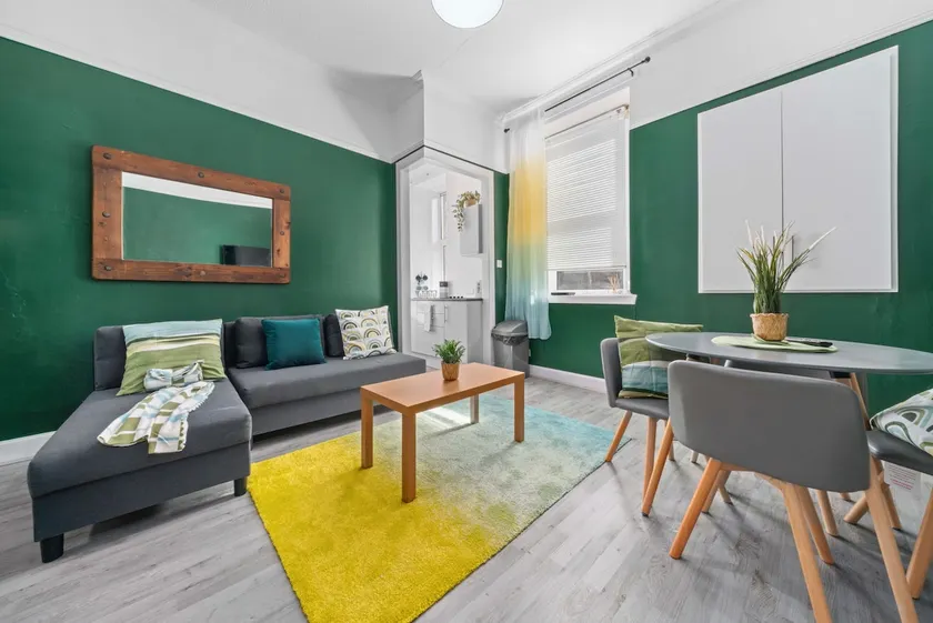 Central Kirkintilloch 2 Bed App - Image 1