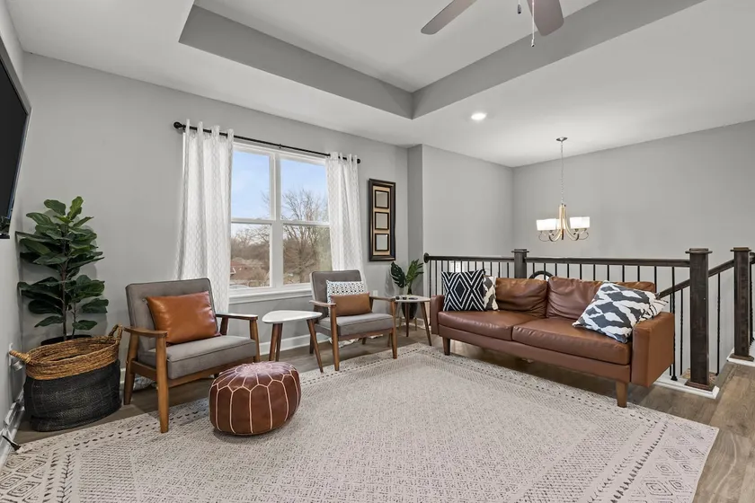 Stylish MidModern New Build w/ Extra Apartment - Image 1