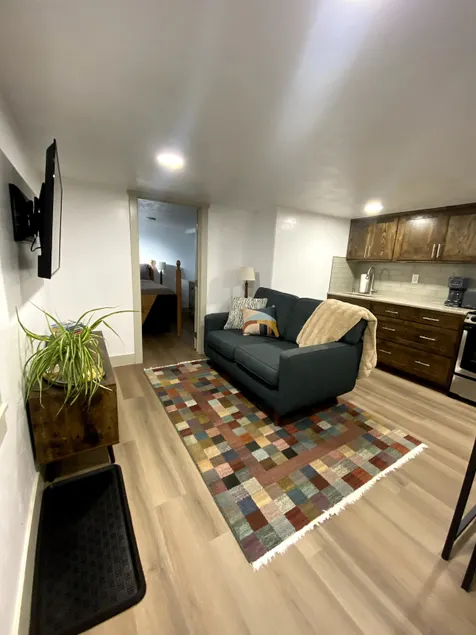 Cute and Cozy One Bedroom Unit - Image 1