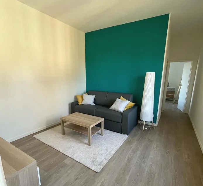 Apartment Suite in Manor - Image 1