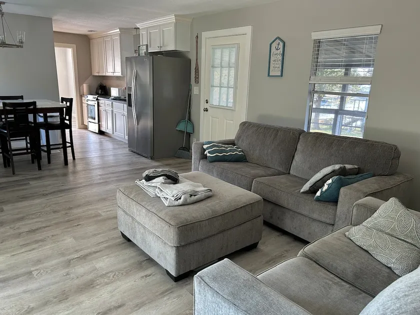 Charming Lake Livingston Home! - Image 1