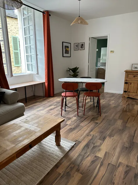 Charming 2-bedroom in the heart of Old Laval - Image 1