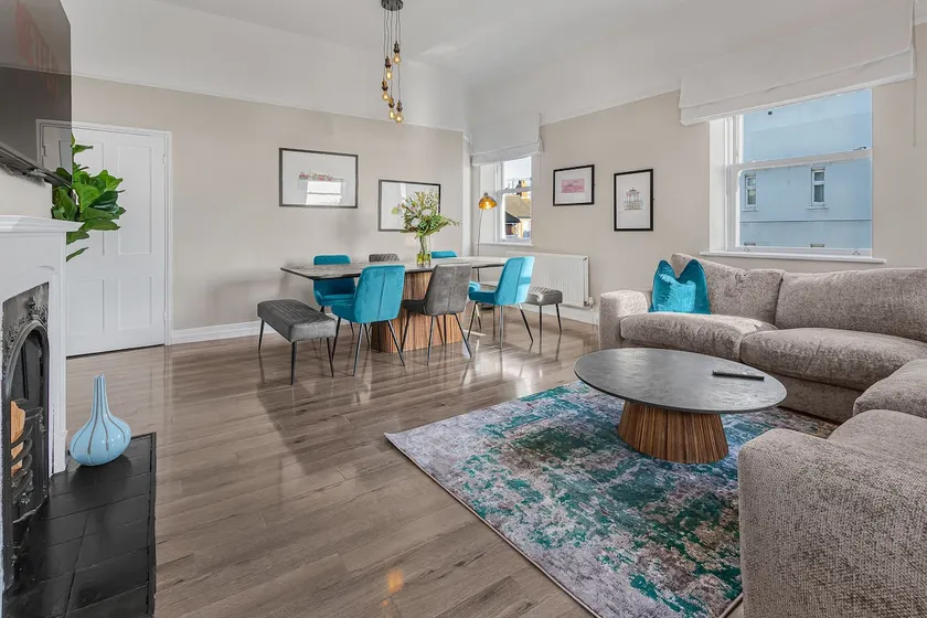 * Beautiful Apt in Brighton- The Bell Tower * - Image 1