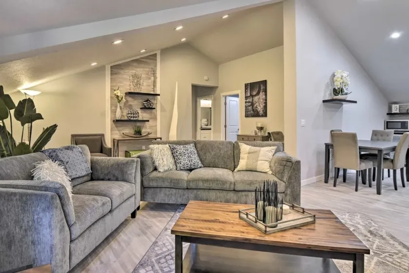 Canyon Ridge Abode-Near Portland - Image 1