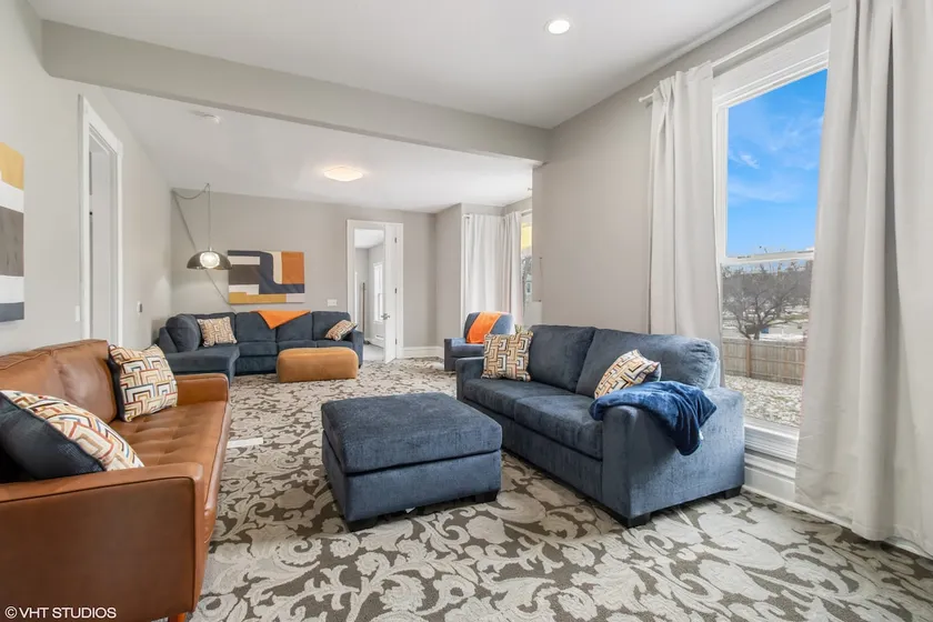 • Casa Dean sleeps 20 close to Fairgrounds • - Image 1