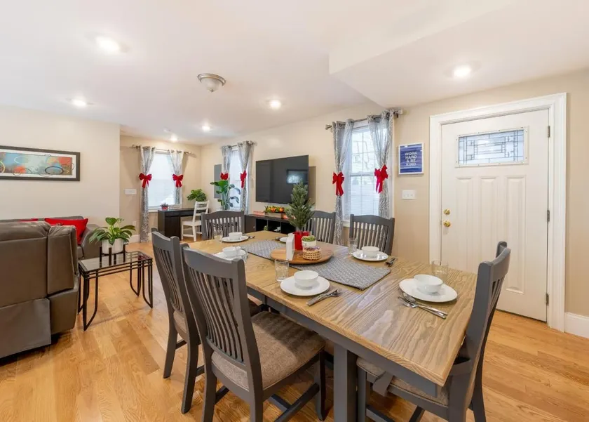 Spacious 4BR 4BR Family House Near Beach & Boston - Image 1
