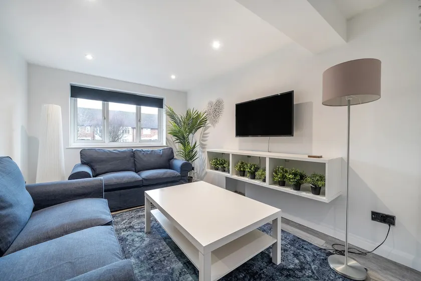 2 Double Bedrooms - Image 1