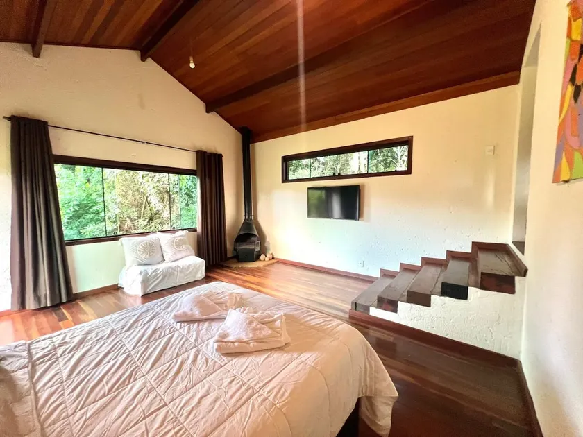 Non-ranch house - Image 1