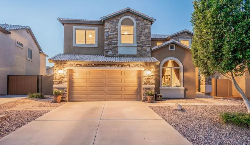 Beautiful Surprise Home w Private Pool & Grill - Image 1