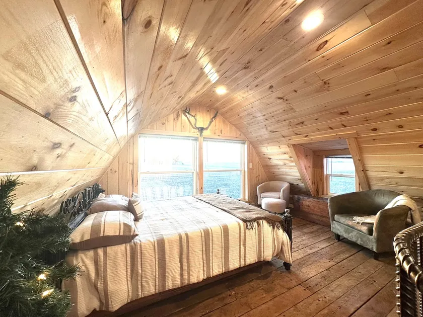 Rustic Retreat w/Loft Views - Image 1