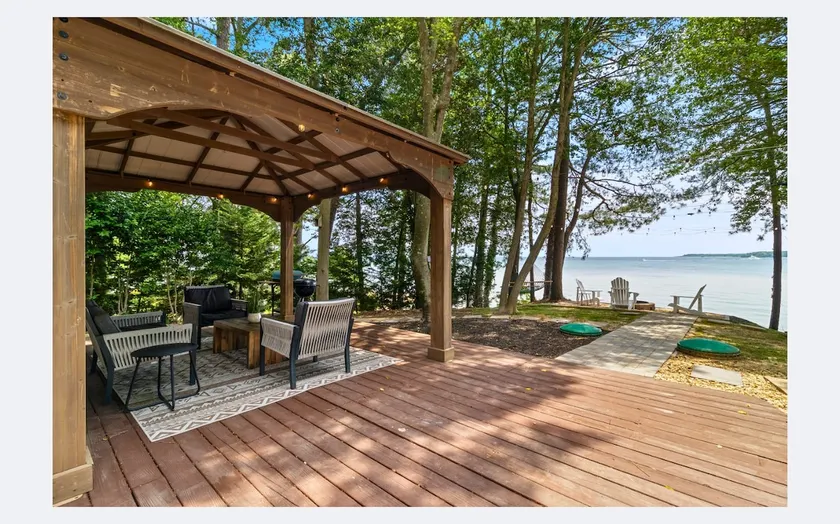 Riverside Haven w/ Hot Tub - Image 1