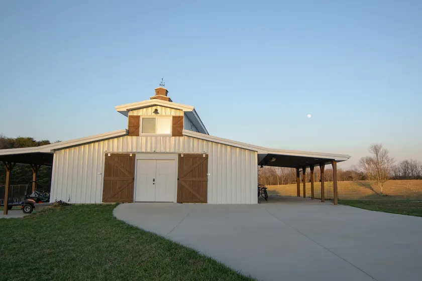 Barn Voyage - Image 1
