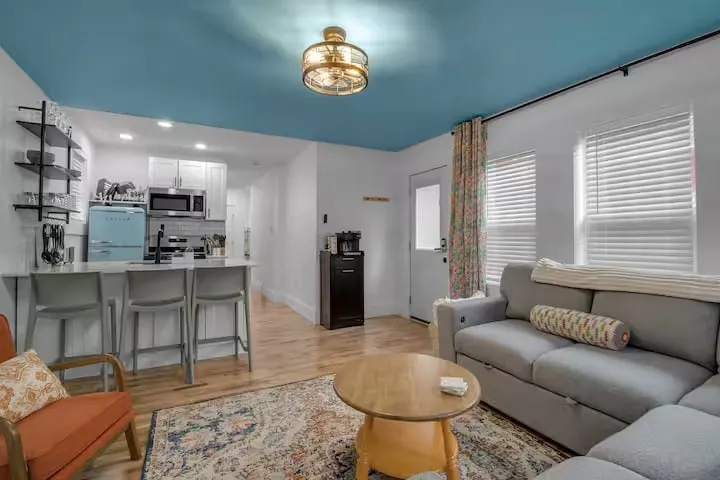 The Allentown House | 4BR | Sleeps 10 | Walkable - Image 1
