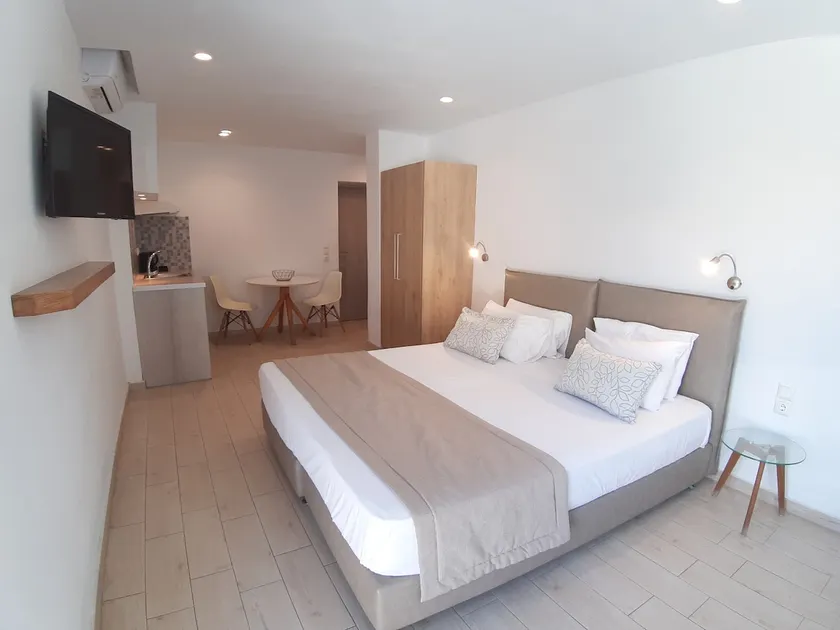 Evnia apartments 401 - Image 1