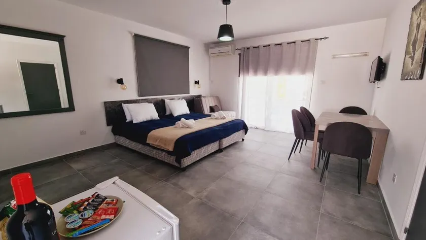 Nissi Avenue 64 Studio 1 - Luxcyservices - Image 1