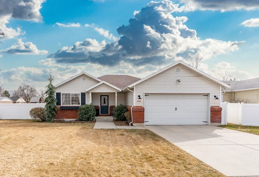 5 Bedroom Home in Ft. Union - Image 1