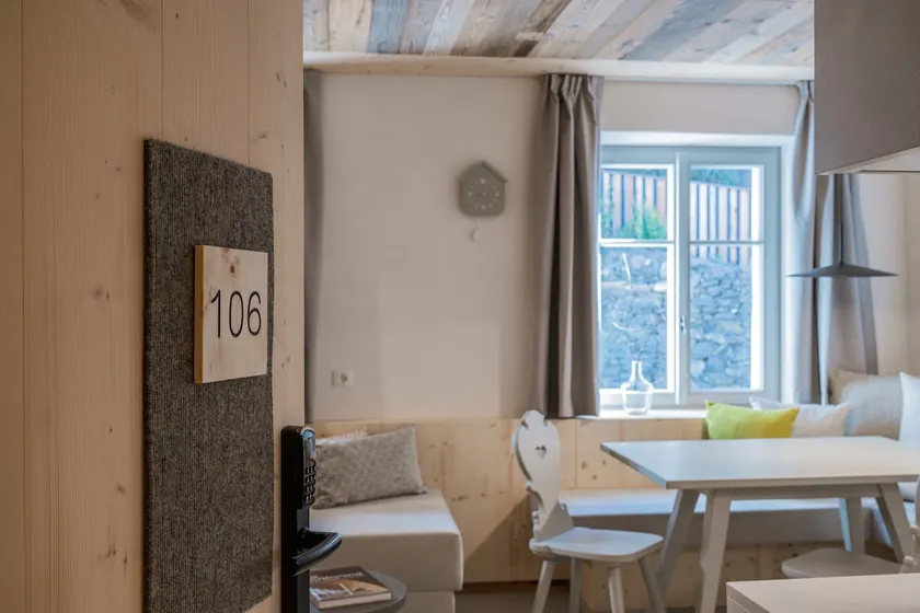 Spruce Gold 106 - Image 1