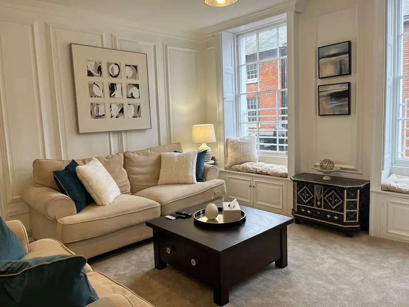 Spacious 2B Flat in Clement House - Image 1