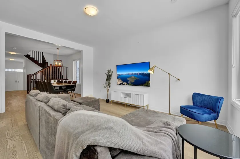 Massive 8 Bed Luxury Estate with 65 inch TV and Free Parking - Image 1