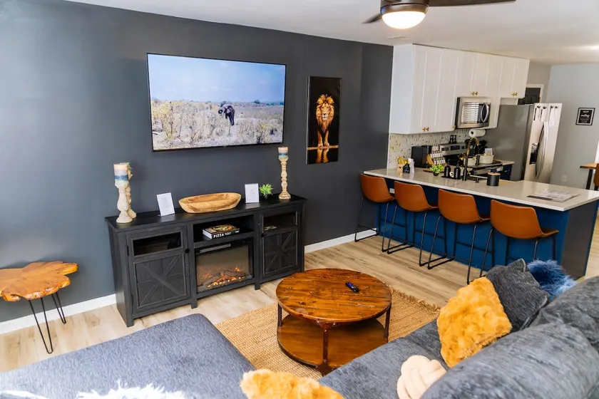Cozy open 3/2 1 level 5 mins to HPU & close to FM! - Image 1
