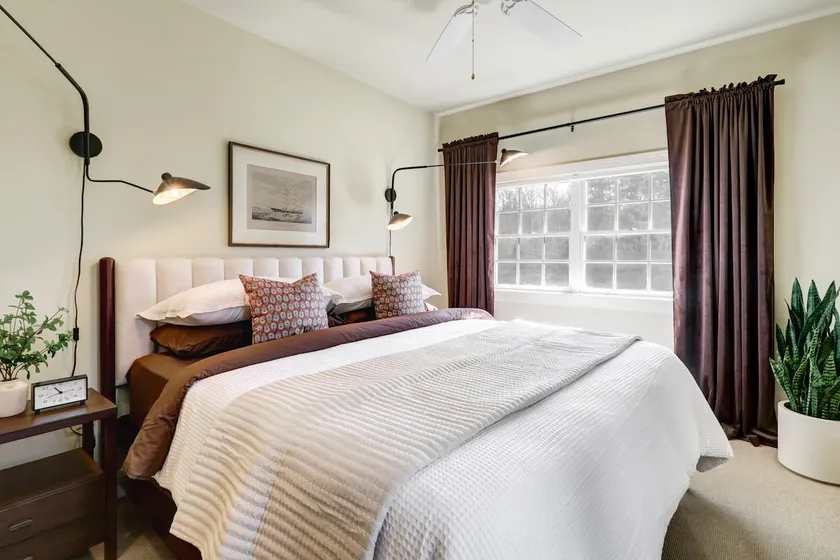 Hilltop Guesthouse - Image 1