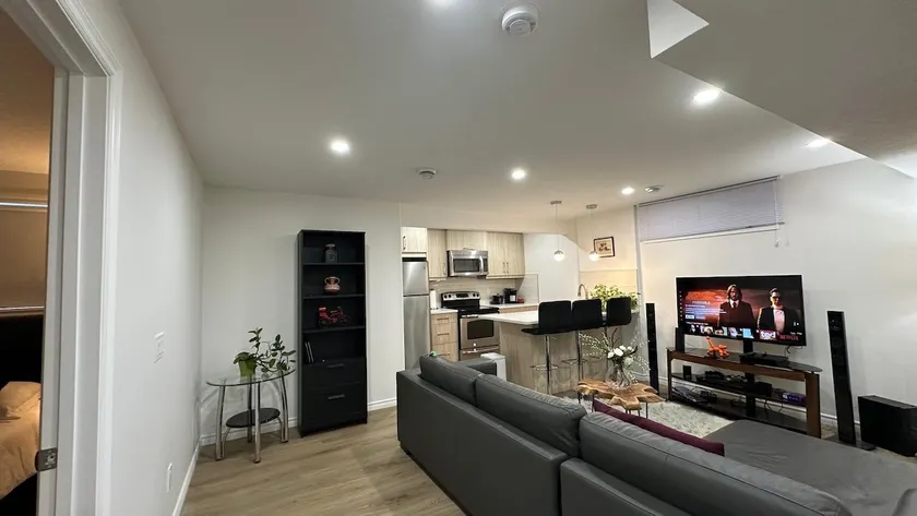 Guest suite in Calgary - Image 1
