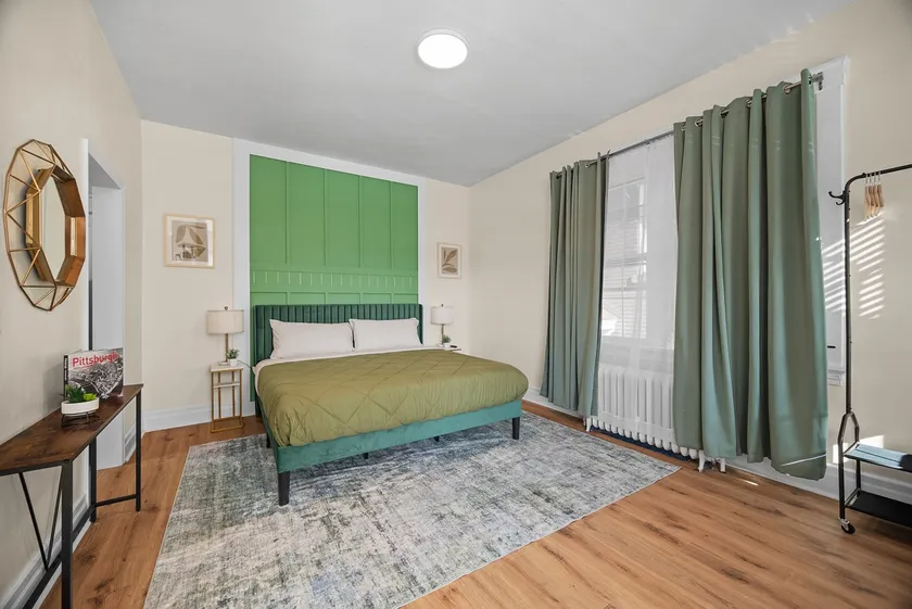 Charming Studio w/Sun Room - Image 1