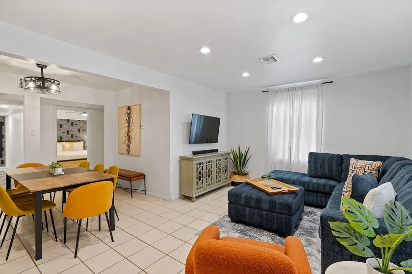 1 Mile to UofA & Downtown | 4 bdrm | Heated Pool - Image 1