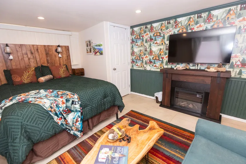 La Petite Fleur With Hot Tub! - Image 1