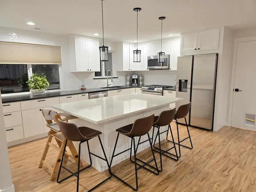 Home in Anacortes - Image 1
