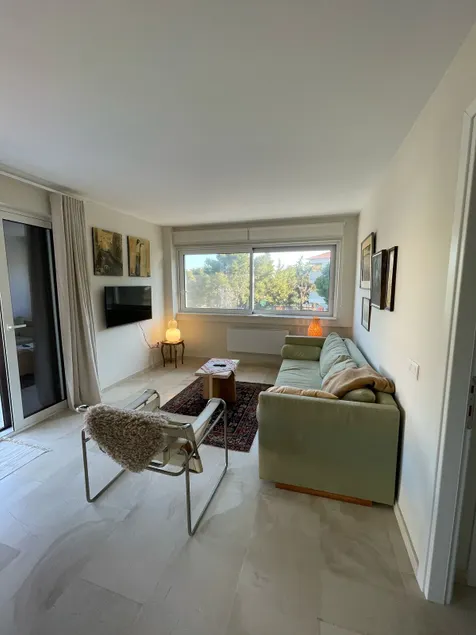 Retro Chic 1 BR 1 Min to Sea - Image 1