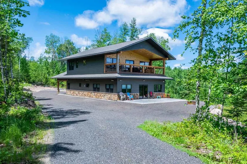 Timberwolf Lodge - includes GAMEroom - Image 1