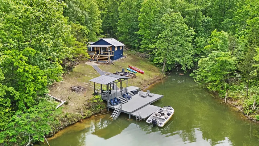 Lakefront Cabin in Private Cove - Image 1