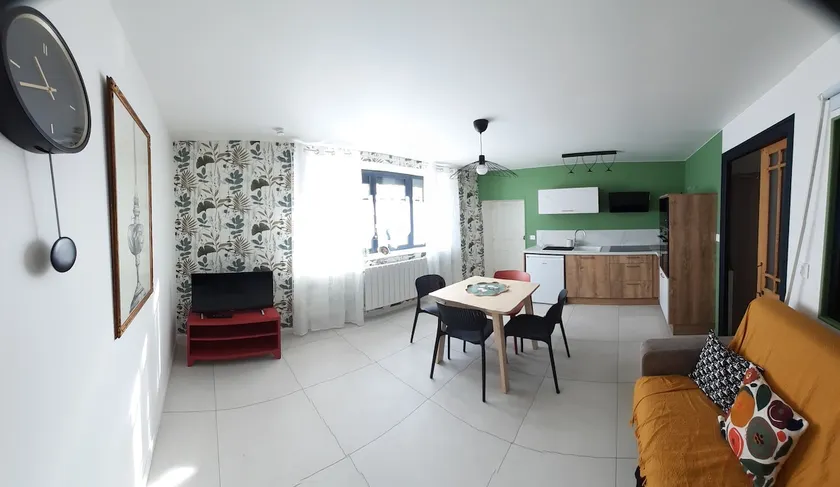 ”Apartment on the Other Side” - Viré - Image 1