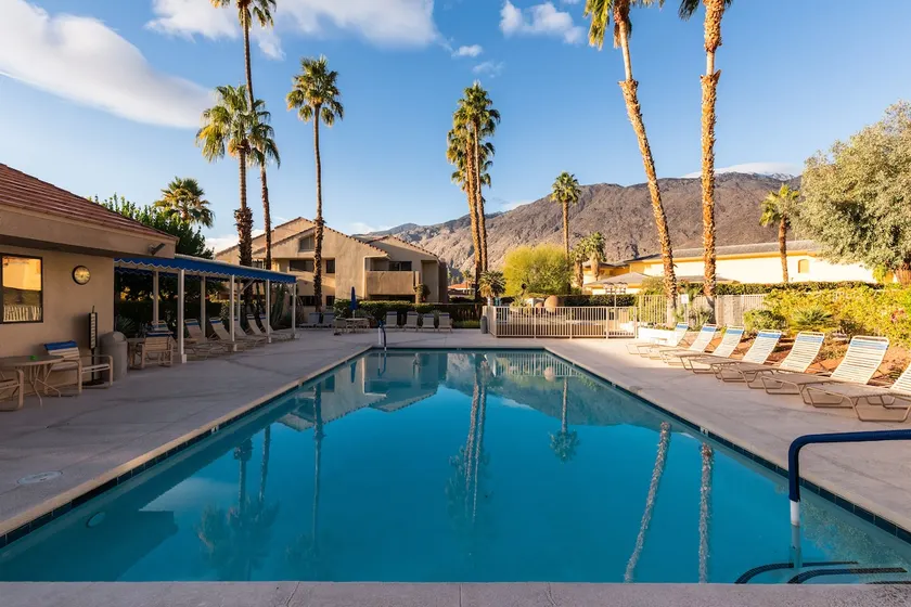 Fabulous place with two pools - walk to everything - Image 1