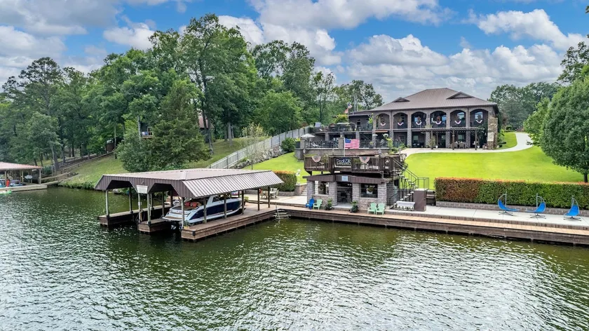 Dockzilla Lake Hamilton - Image 1