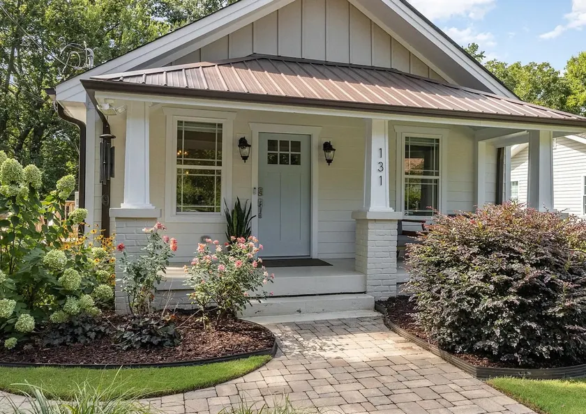 Stylish Pet Retreat Near Downtown - Image 1